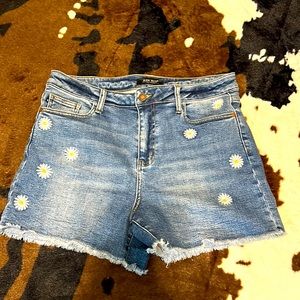 Judy Blue daisy jean shorts Size XL